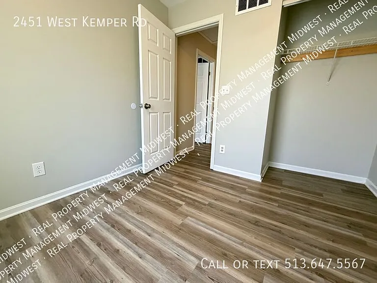 2451 W Kemper Rd — Photo 15