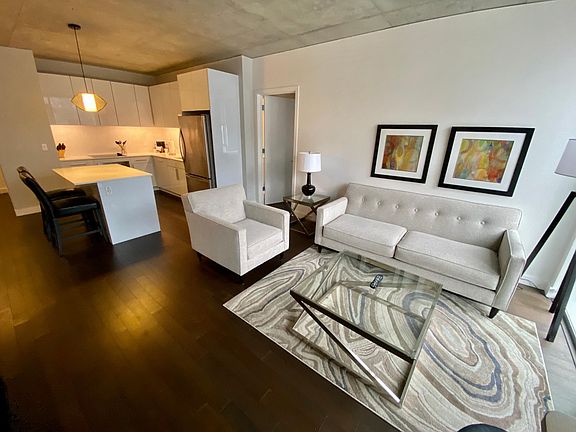 4th image of 553 N Franklin St #1202