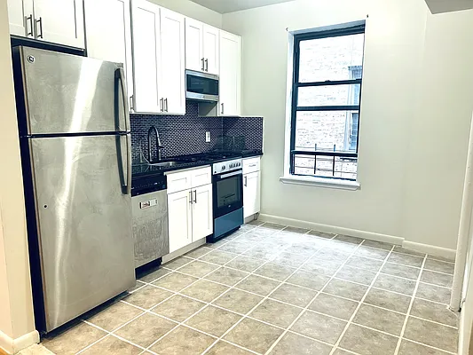 Rented by HOLTON REAL ESTATE INC. | media 29