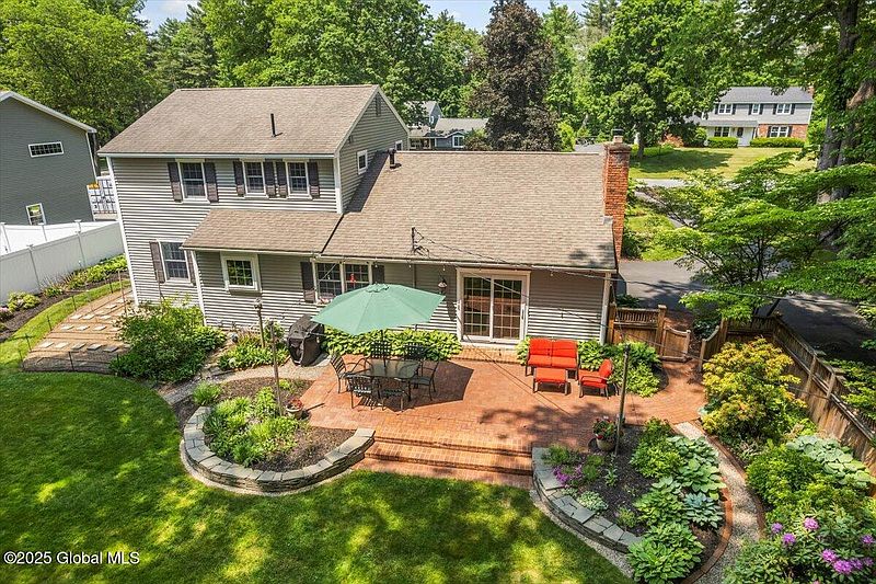 2nd image of 2 Crestwood Drive