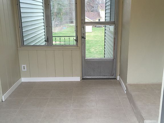 4th image of 1009 Nixon Ave NW