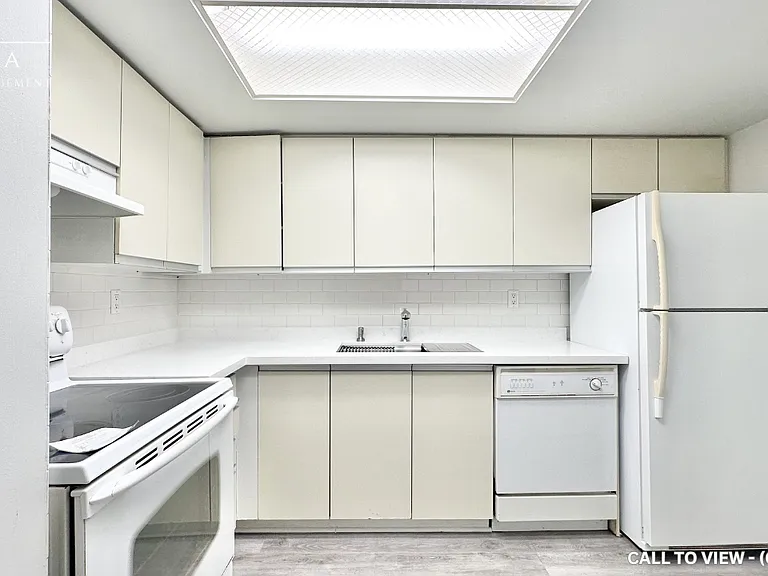 705 King St W #1501 — Photo 2