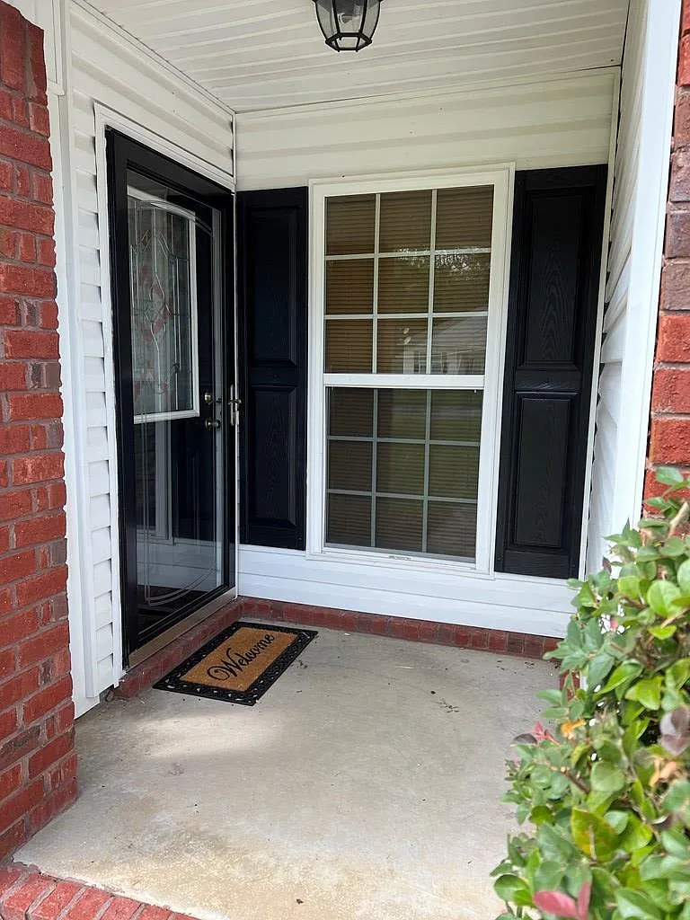 3 bed, 2.0 bath, 1365 sqft, $1,800 — Photo 2