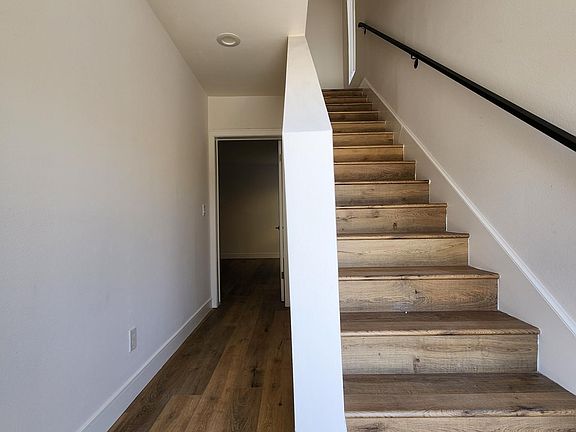 3rd image of 543 1/2 N Kingsley Dr #1/2