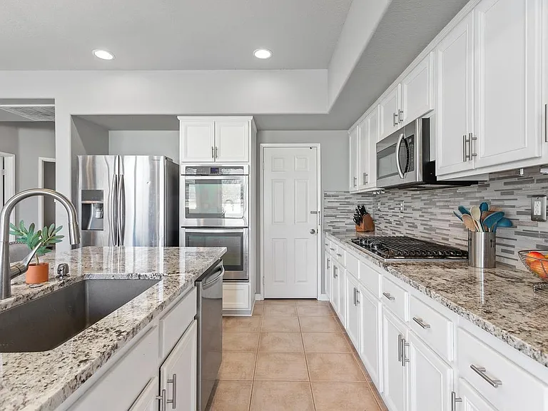 1071 Greenway Rd — Photo 9