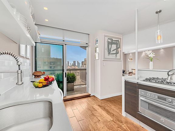 5th image of 188 E 64th St APT 2903
