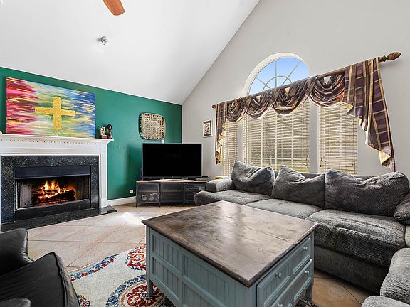 4th image of 2469 Greenview Dr
