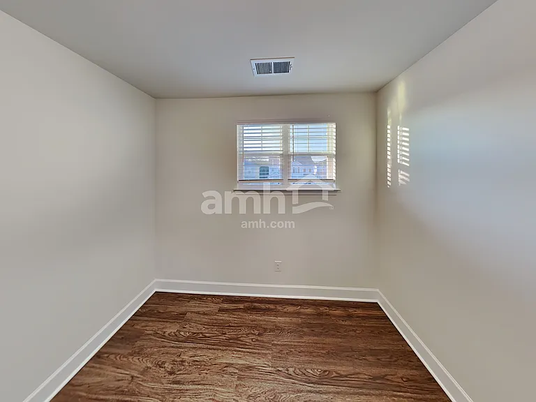 5828 Zurich Rd — Photo 9