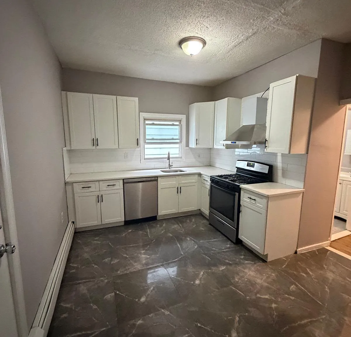 3 bed, 1350 sqft, $2,300 — Photo 1