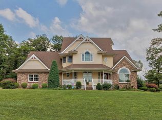 3 Gable Crest Dr, Pittston, PA 18640