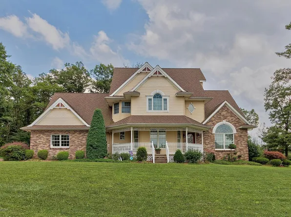 3 Gable Crest Dr, Pittston, PA 18640