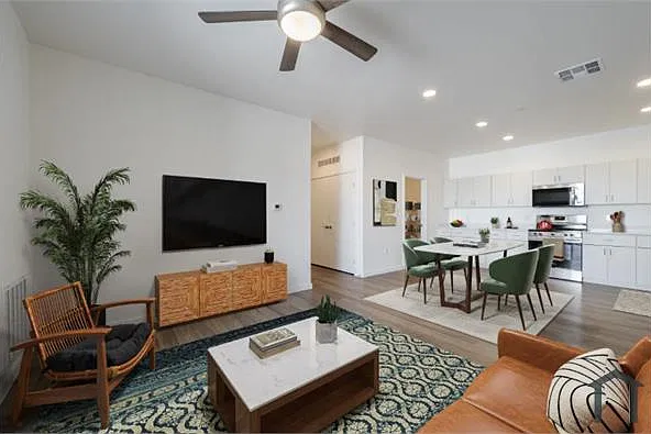 4 bed, 1360 sqft, $1,956 — Photo 2