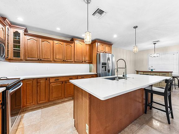 2nd image of 6567 Cindi Lane