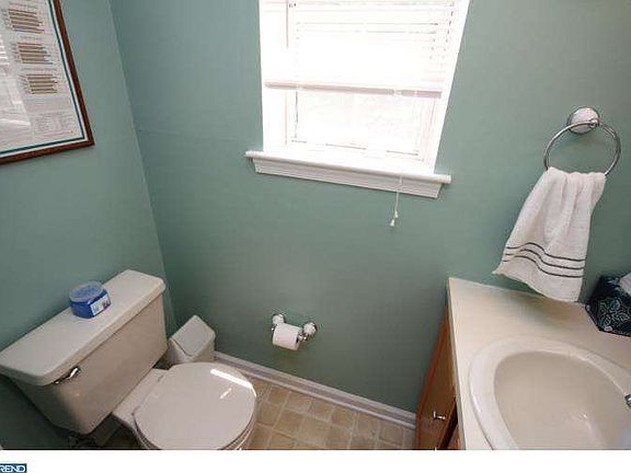 5th image of 1 Fair Oaks Ct