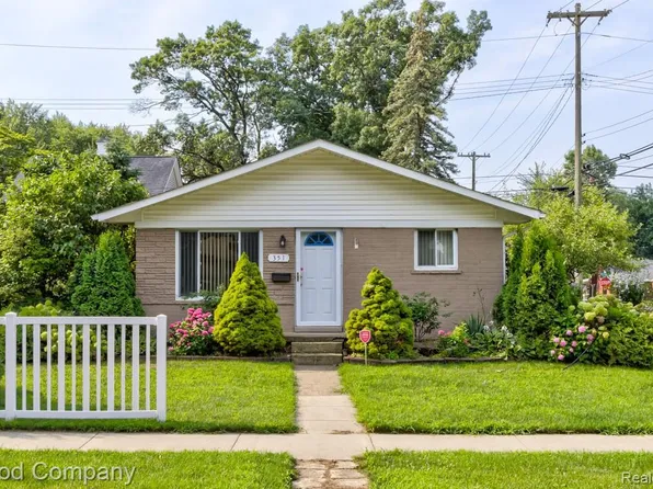 351 W Baker Ave, Clawson, MI 48017