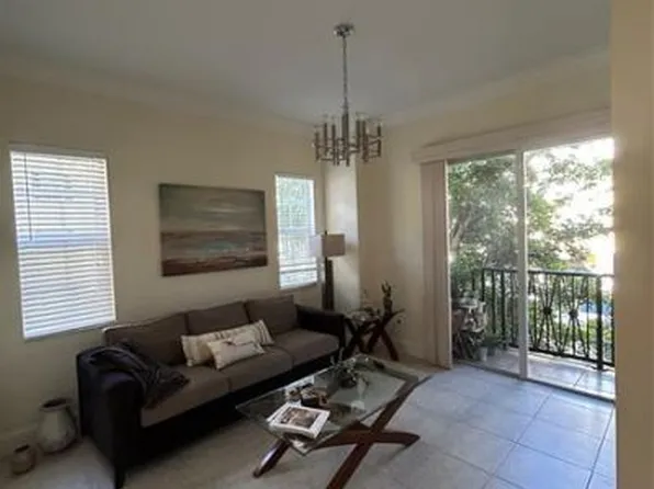 226 N Latitude Cir APT 205, Delray Beach, FL 33483