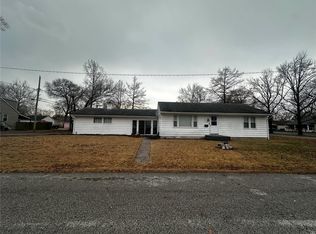 810 Longfellow Ave, Wood River, IL