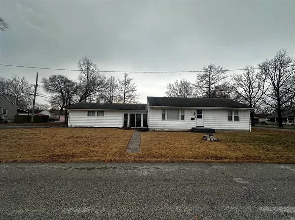 810 Longfellow Ave, Wood River, IL 62095