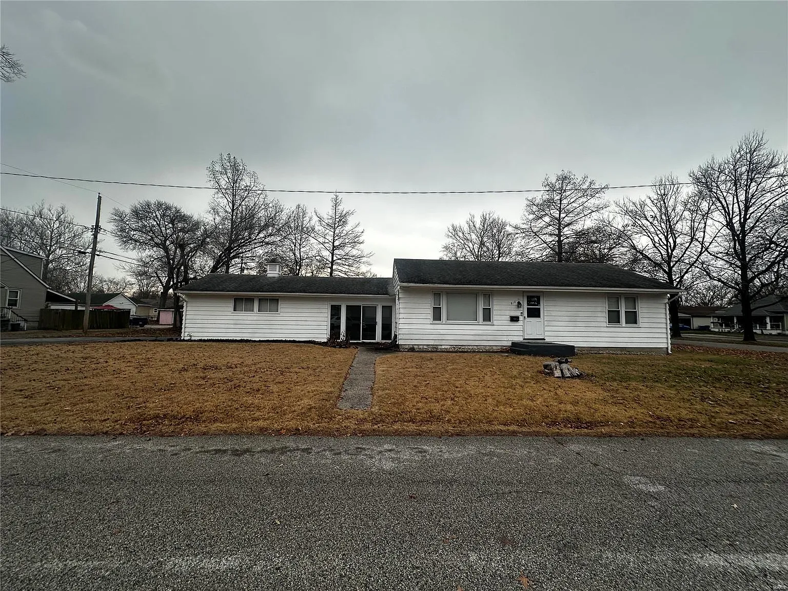 810 Longfellow Ave photo 1