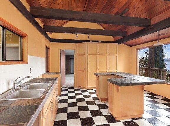 4th image of 839 S East Camano Dr