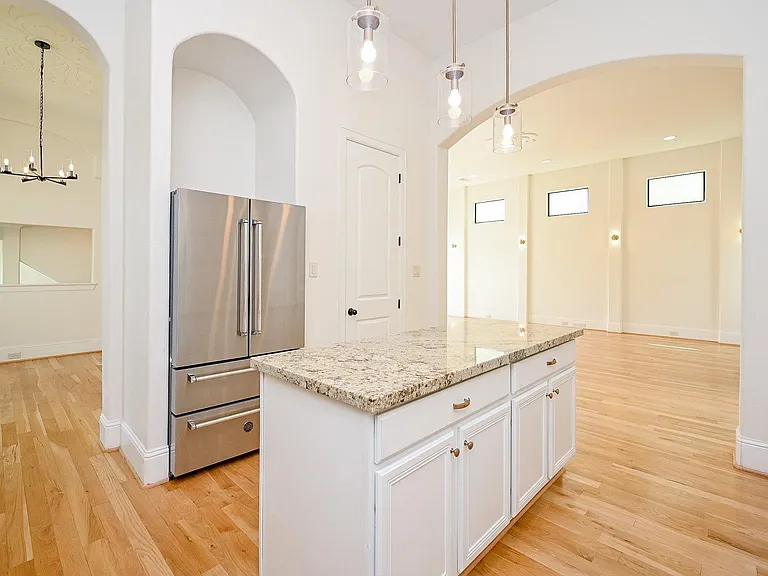 1825 W 24th St — Photo 11