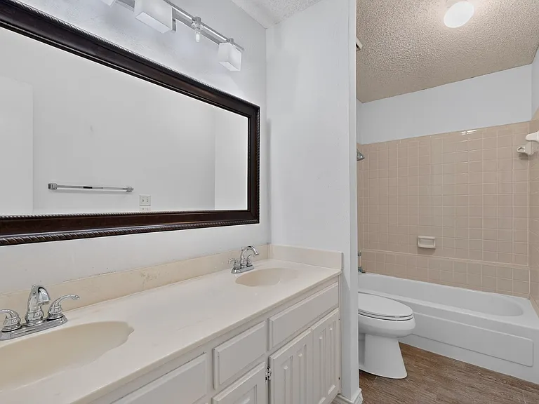 1207 Mistywood Ln — Photo 16