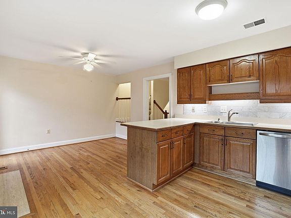 4th image of 6537 Milva Ln