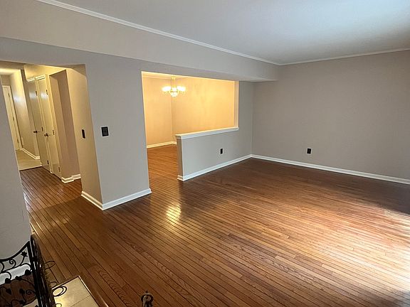 2nd image of 25 Padanaram Rd APT 14