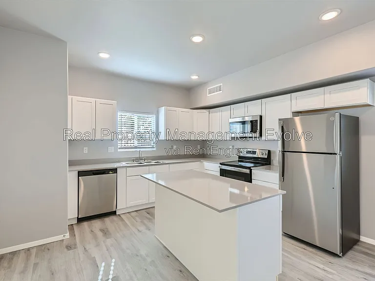 7010 N 80th Ave #3 — Photo 9