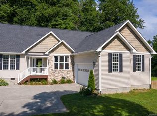 117 N Springs Dr, Hendersonville, NC 28791