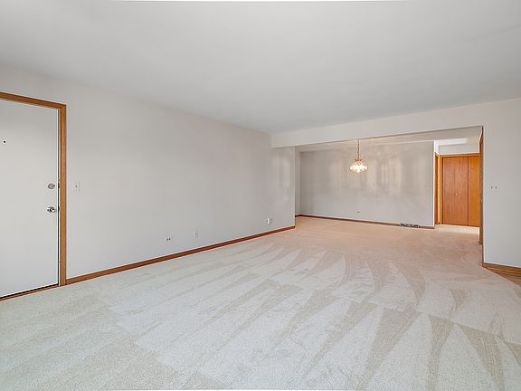 4th image of 12 Saint Moritz Dr Unit 102