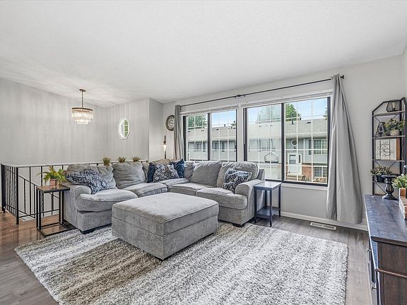 5th image of 8575 Yalta Ln NE