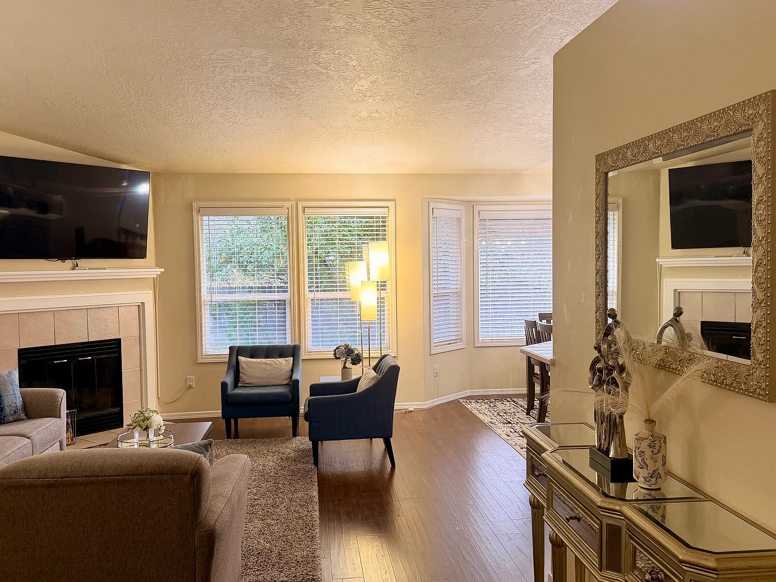 3 bed, 1400 sqft, $2,995 — Photo 3