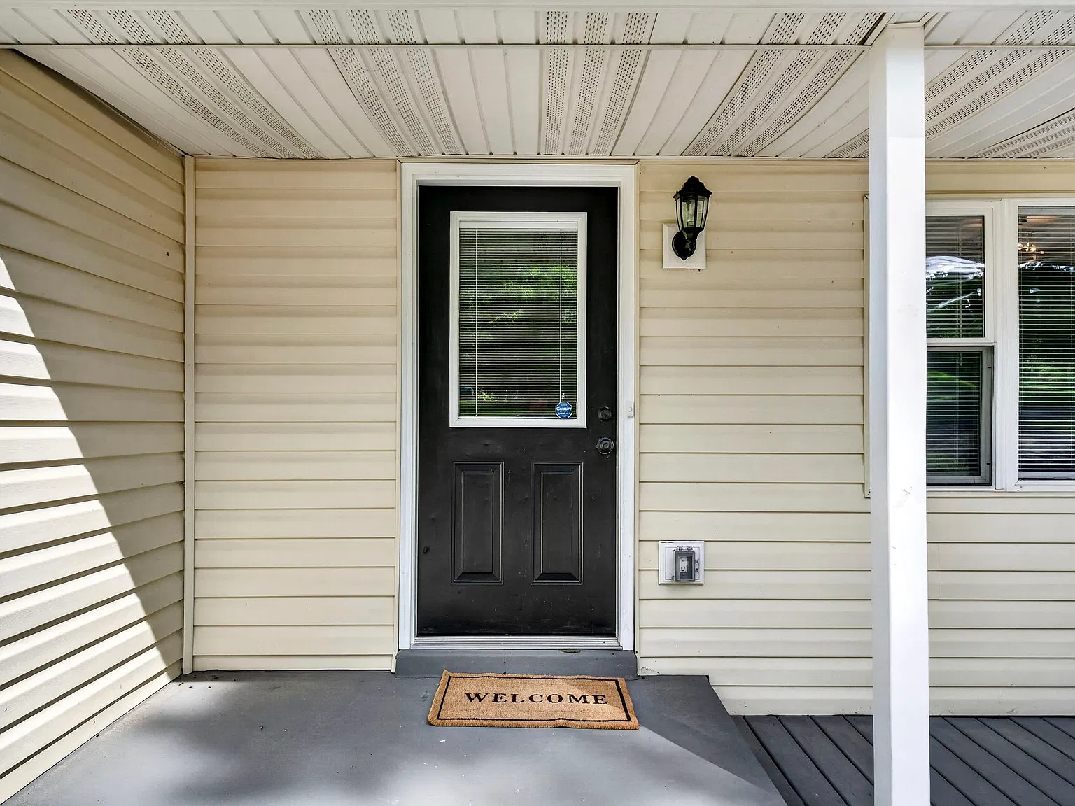 3 bed, 2344 sqft, $4,200 — Photo 4
