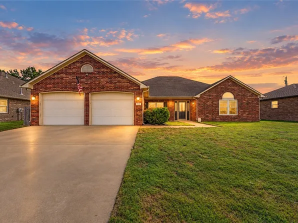 644 White Oak St, Gentry, AR 72734