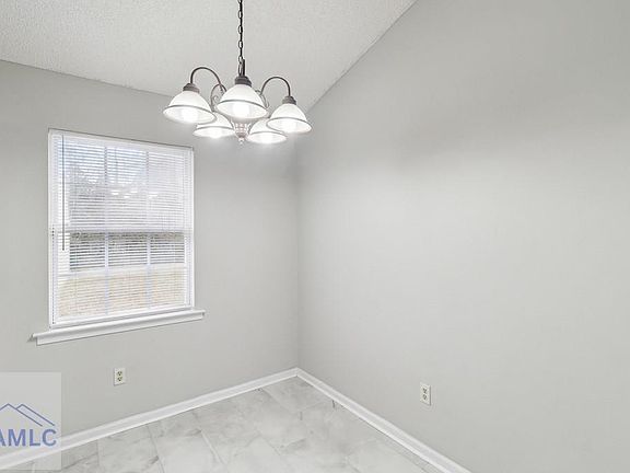 4th image of 8 Bluebird Dr SE