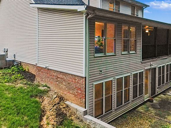 2nd image of 302A Paris Harbor Dr #A