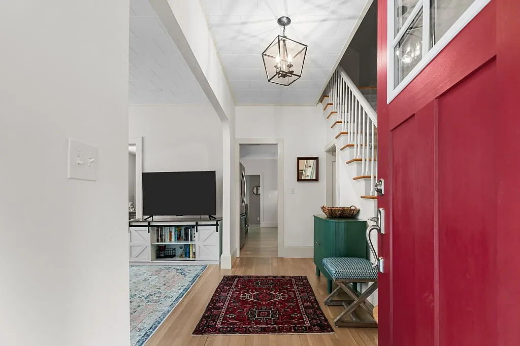 3 bed, 2.5 bath, 1500 sqft, $3,500 — Photo 2