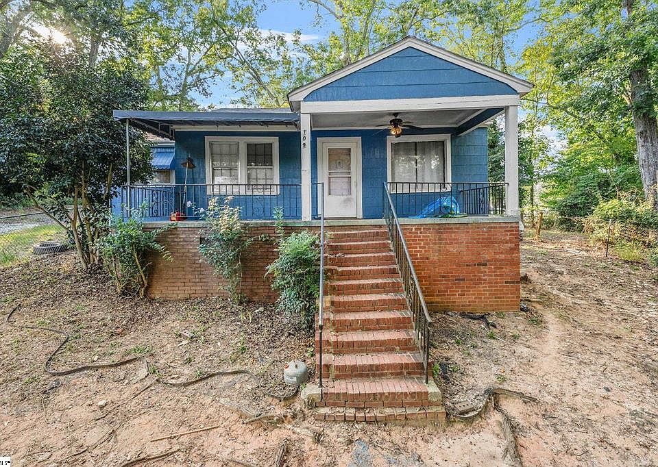 1st image of 109 Brookside Cir