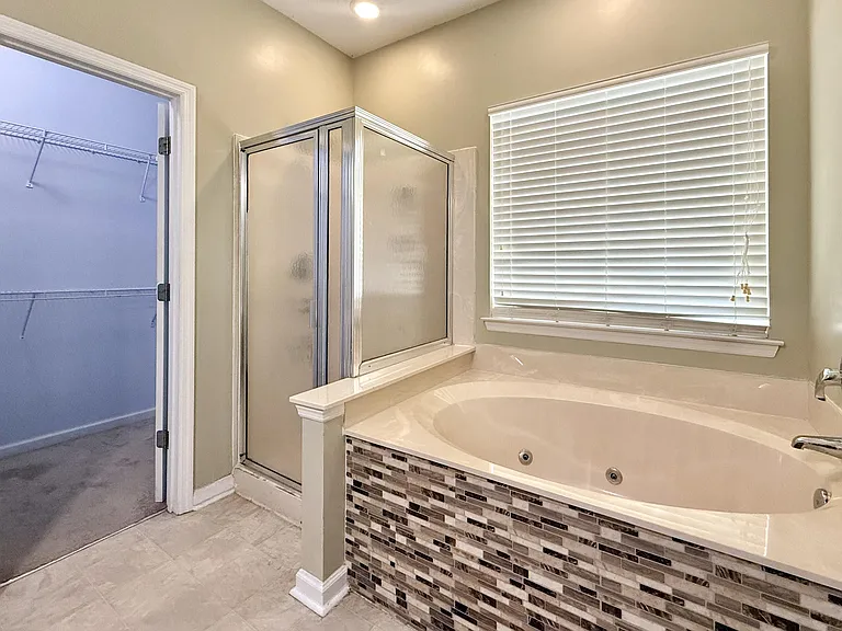 102 Adthan Cir — Photo 24