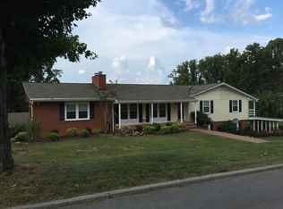 301 Ridgecrest Dr, Elizabethton, TN 37643