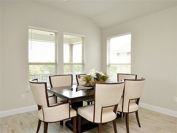 5th image of 214 Brentwood Dr