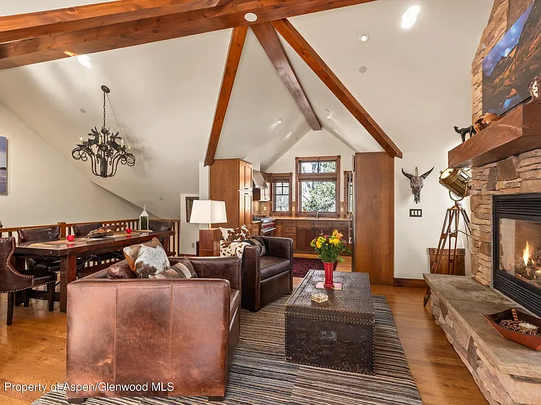 513 W Main St #B202 — Photo 15