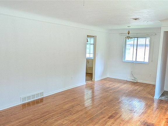 3rd image of 27540 Hollywood Dr