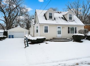 921 Jackson St, Aurora, IL 60505