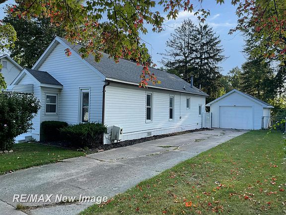 3rd image of 131 S Melze St