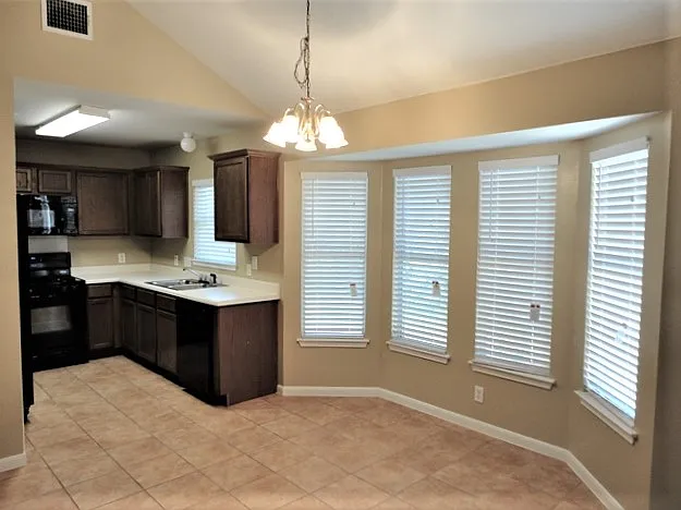 200 Bailey Loop — Photo 6