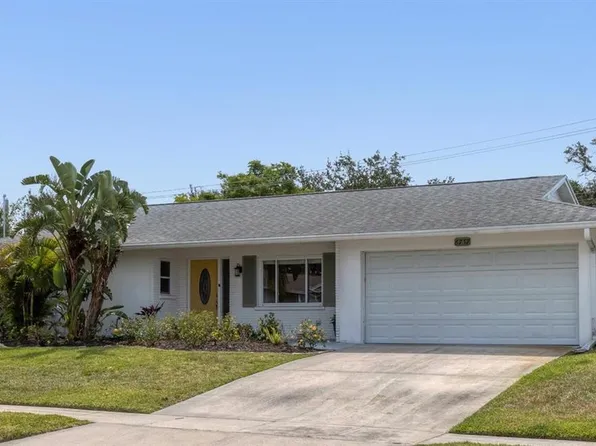 6737 Roxbury Dr, Sarasota, FL 34231
