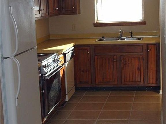 4th image of 2043-2049 E Oaks Dr