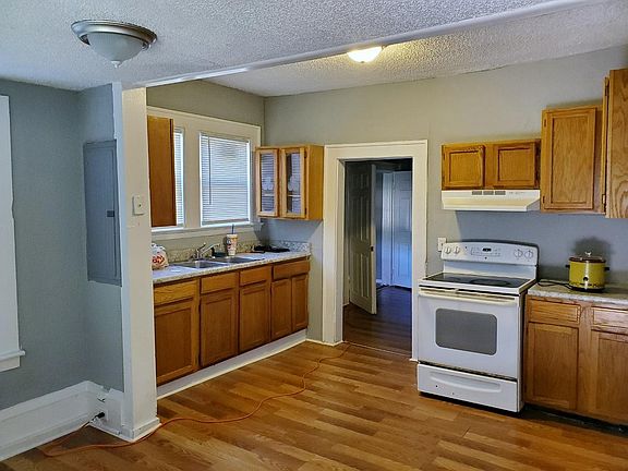 2nd image of 860 Melson Ave
